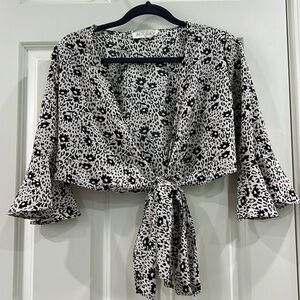 Audrey 3+1 Bell sleeve crop top